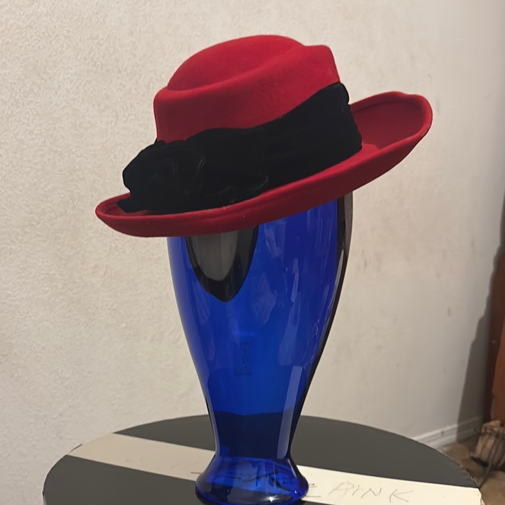 Elegant Red and Black Men's Hat